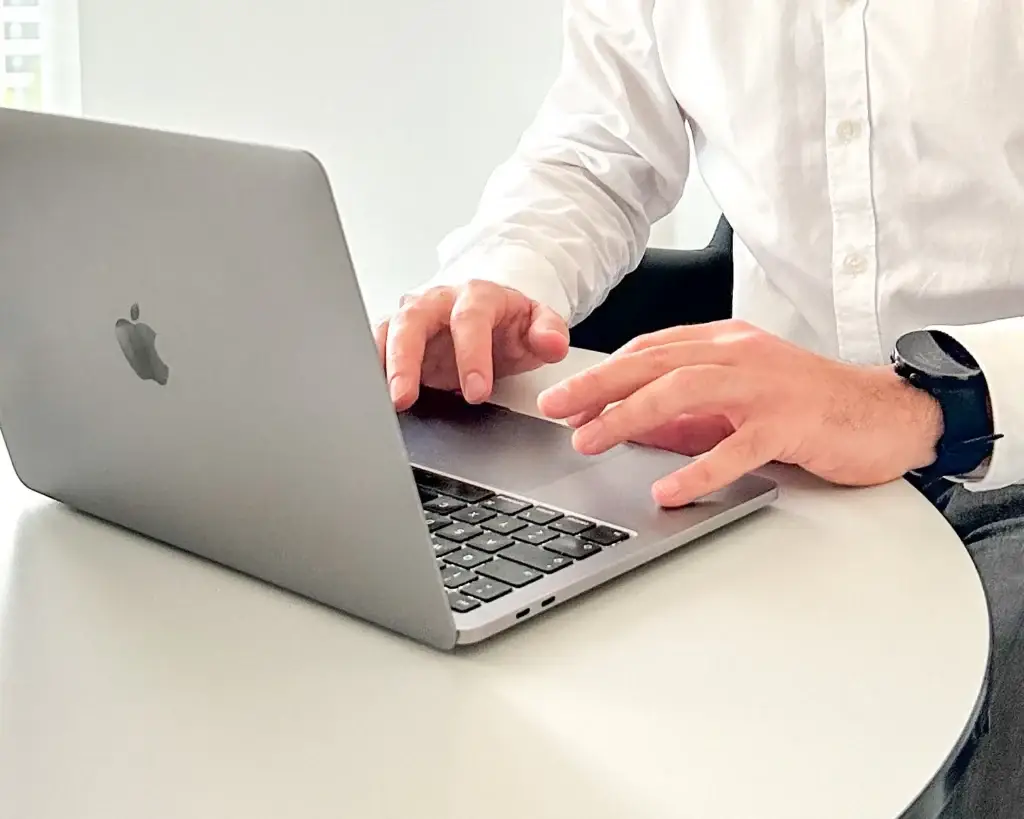 Miguel Morf trabajando en un proyecto de consultoría
